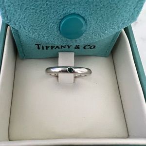 Tiffany Elsa Peretti sterling silver ring with emerald